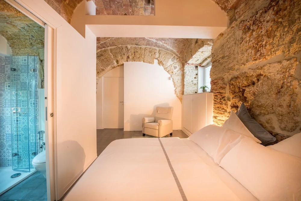 Stylish house in front of Casa Professa