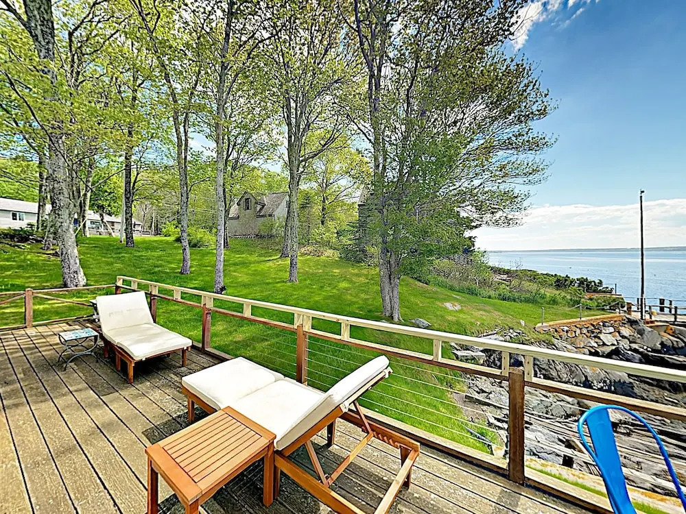 New Listing! 2 Waterfront S, Near Town 3 Bedroom Cottage