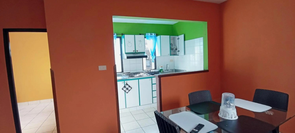 Espectacular y muy bien localizado apartamento en el corazón de San Gil, junto a agencias de turismo, restaurantes, Gallineral, transporte, supermercado, panaderia, parking I 3