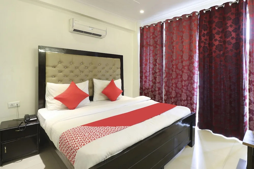 OYO 47457 Hotel Amber Palace