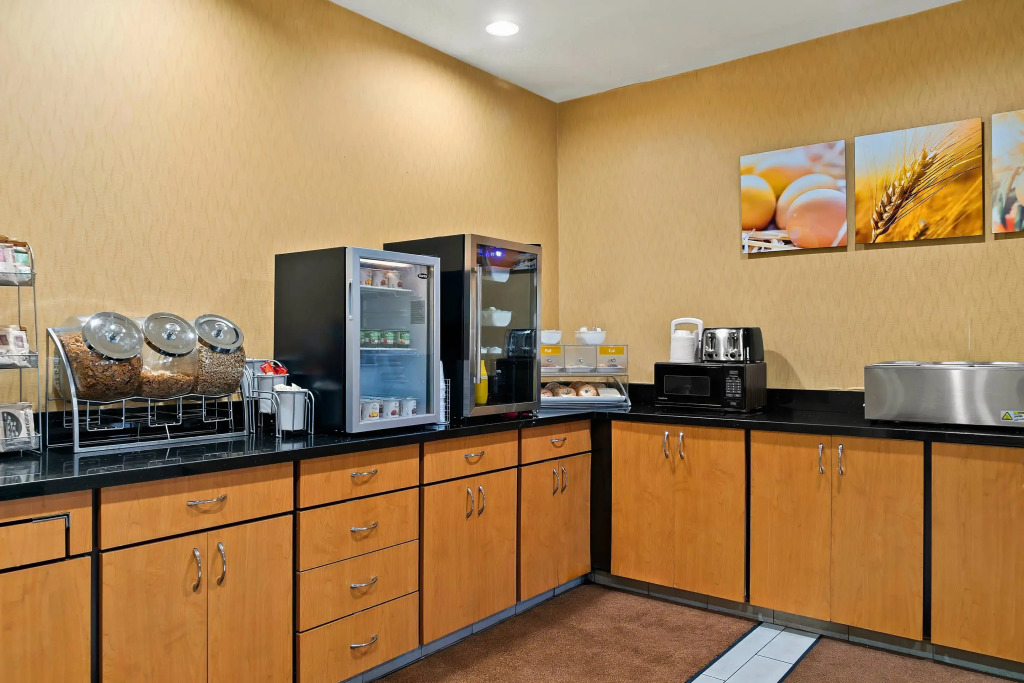 Comfort Suites Saginaw North