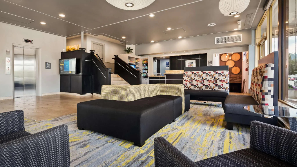 Best Western Plus Milwaukee West