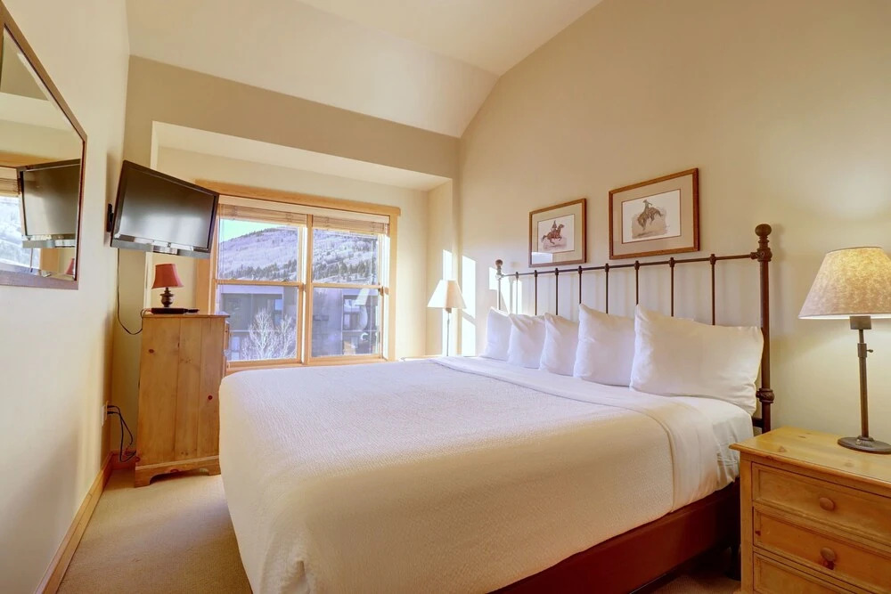 Spacious Copper Springs Condo Surrounded by Beautiful Views - CS431 by Redawning