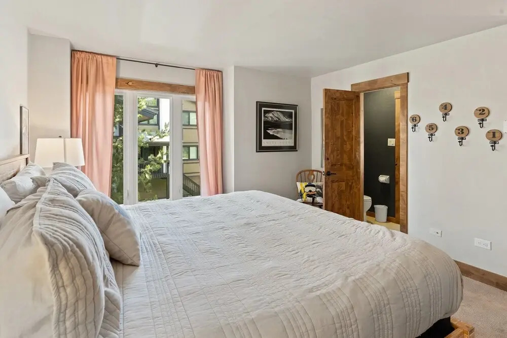 Winterset 1 4 Bedroom Condo by RedAwning