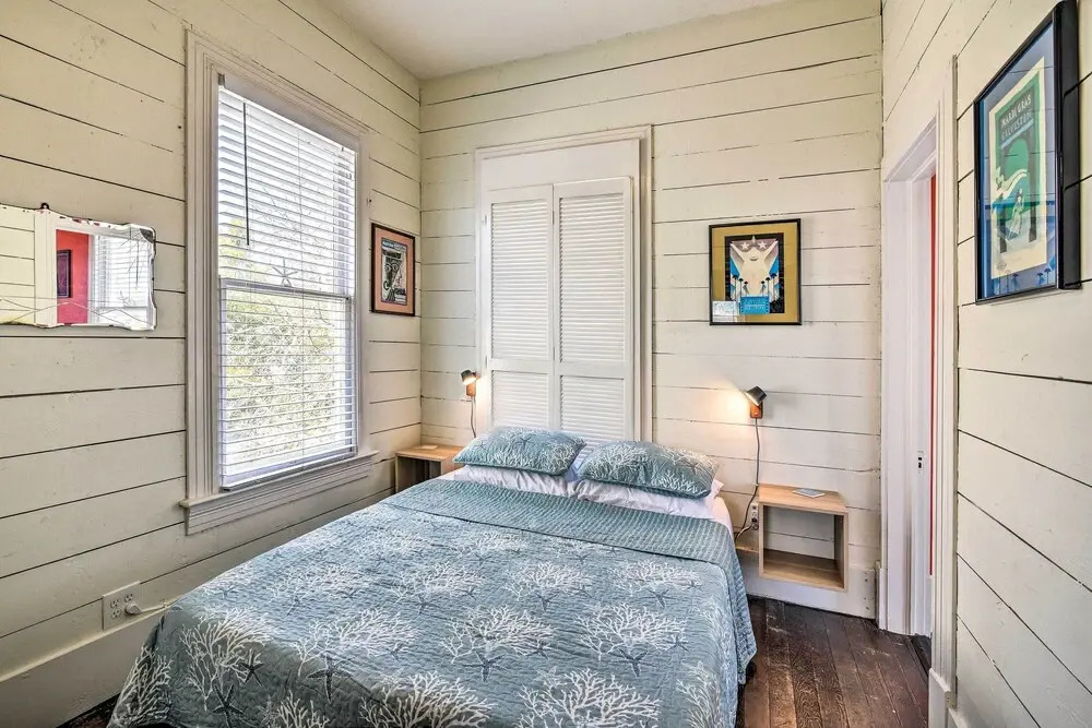 Historic Galveston Hideaway, Walk to the Beach!
