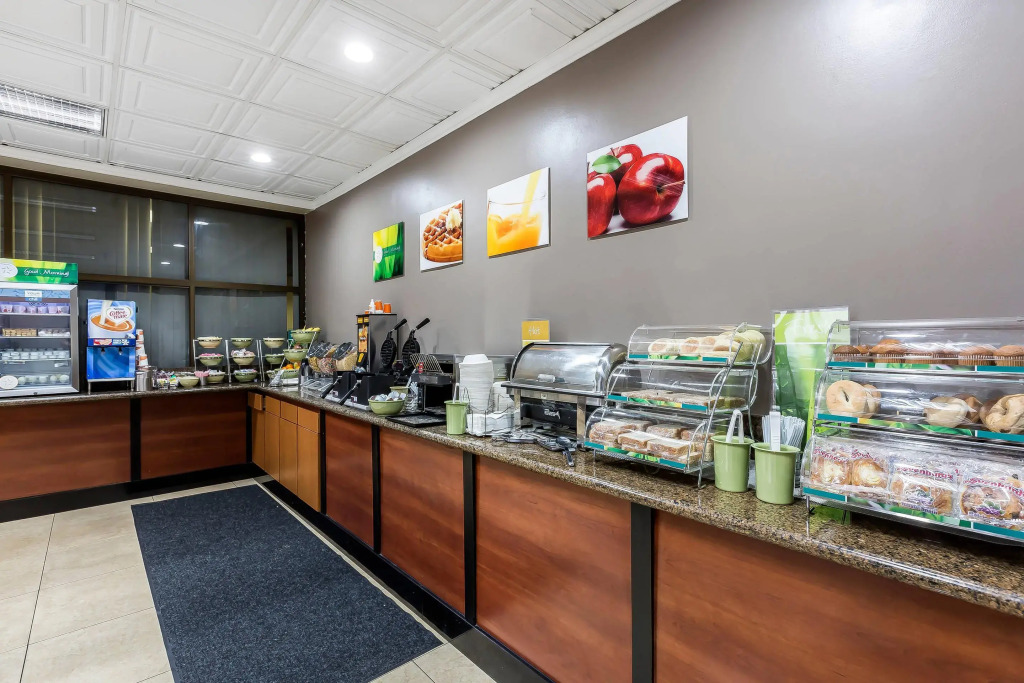 Quality Inn & Suites Los Angeles Airport - Stadium District