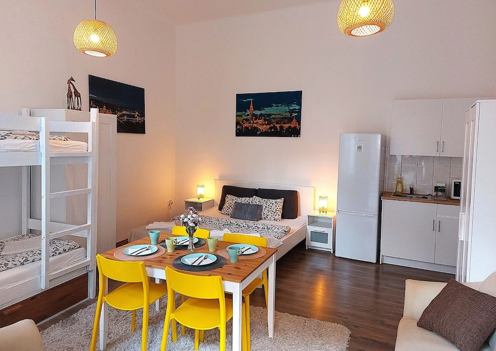GoodMo Budapest Smart Rooms