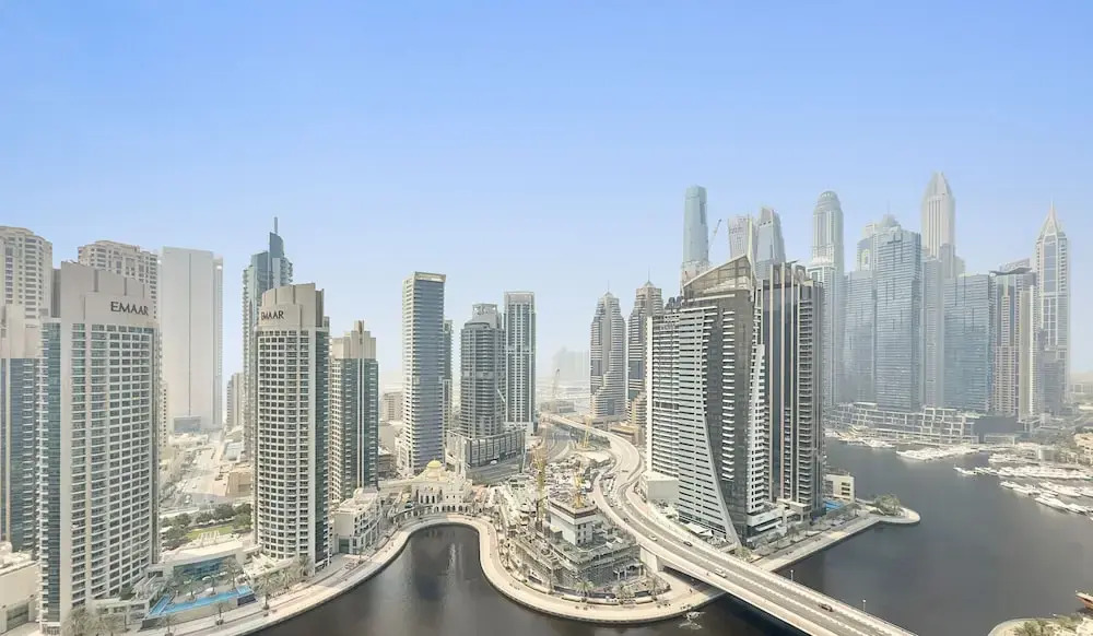 WelHome - Stunning High-Rise with Canal View Near MarinaMall