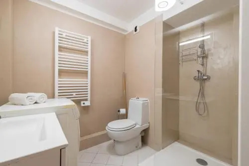 Massena Square - 1 Bdr Duplex With Ac