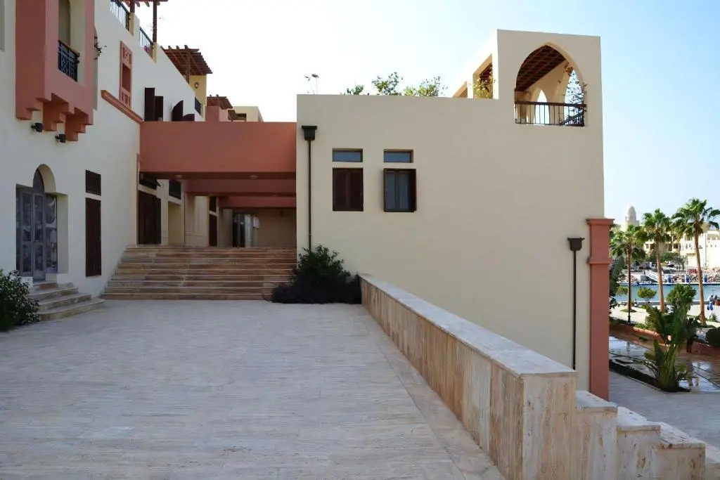 Lovely 1-bedroom serviced Apartment TalaBay Resort