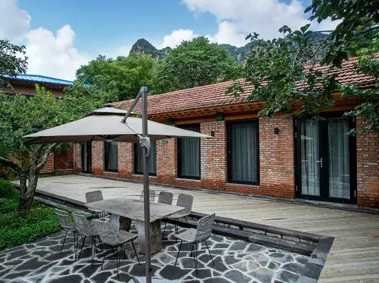 Jinta Xiangu Holiday Town