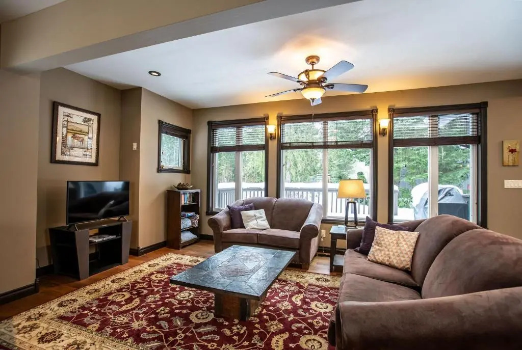 Mountain Gateway by Revelstoke Vacations