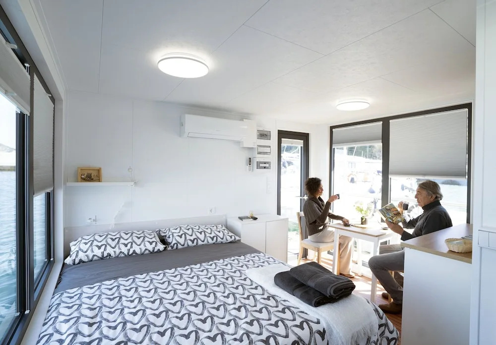 ALMALO Floating House - Casa Galleggiante
