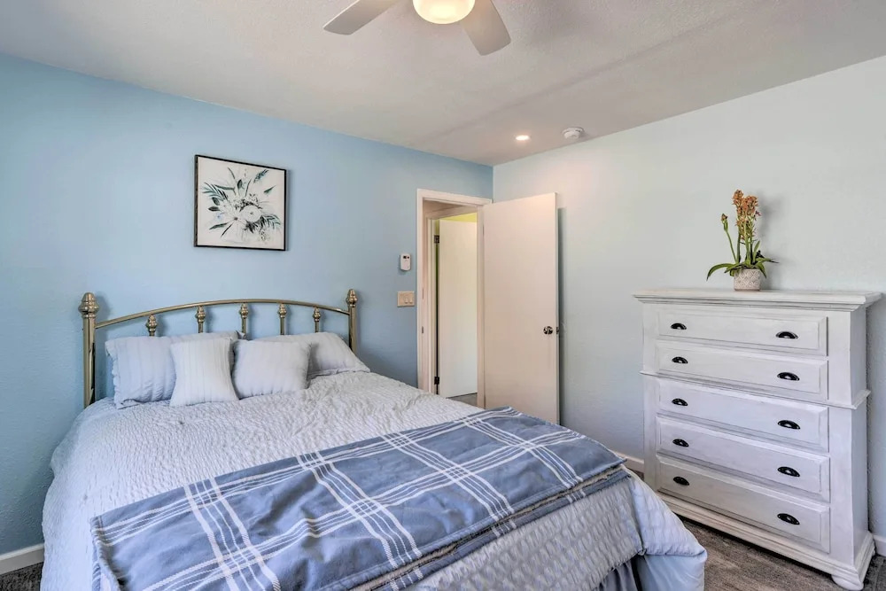 Picturesque Palisade Home: Mt Garfield Views!