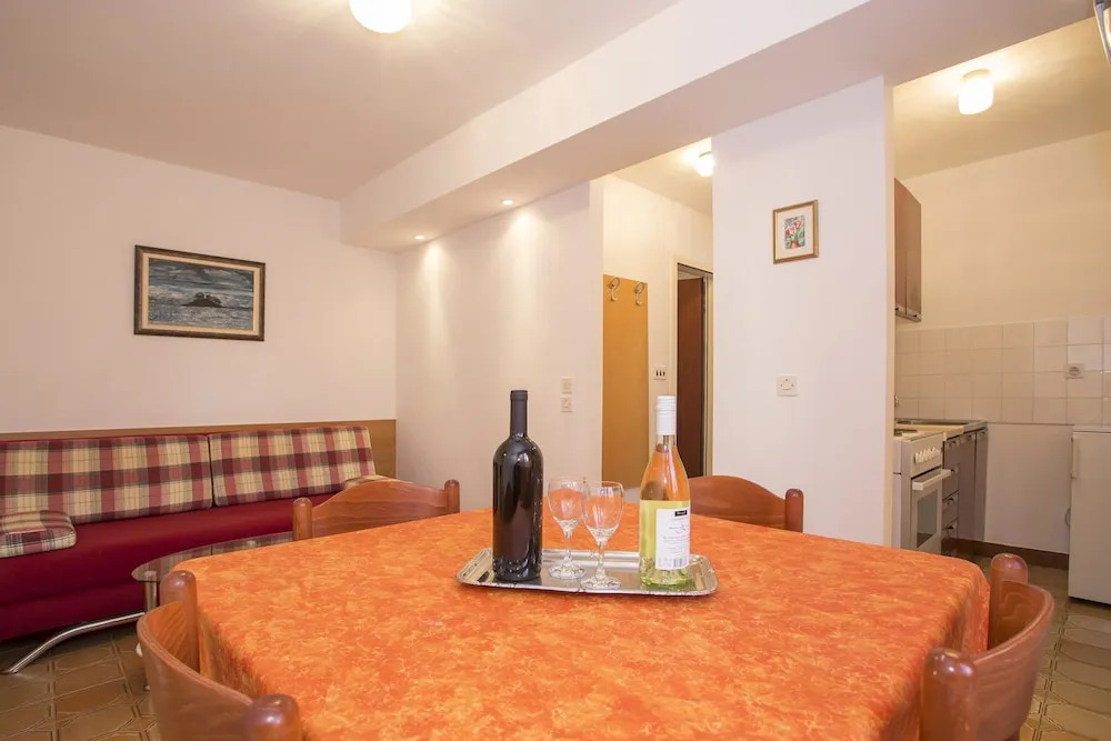 Apartments Kamelia 2110
