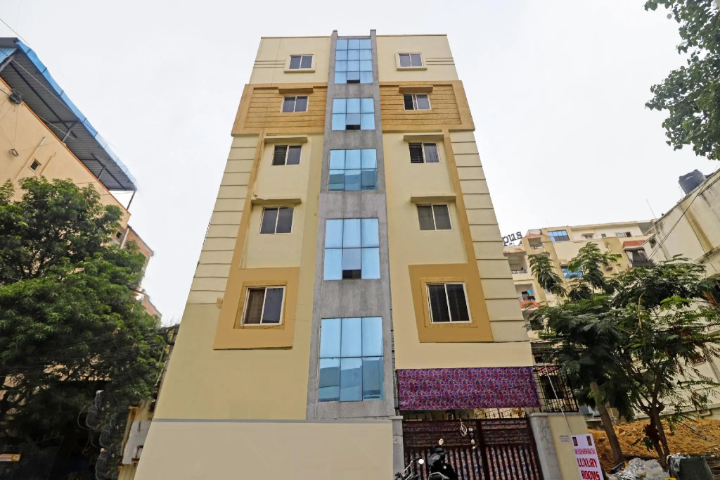 Oyo 80590 Sri Sudharshana Sai Luxury Rooms