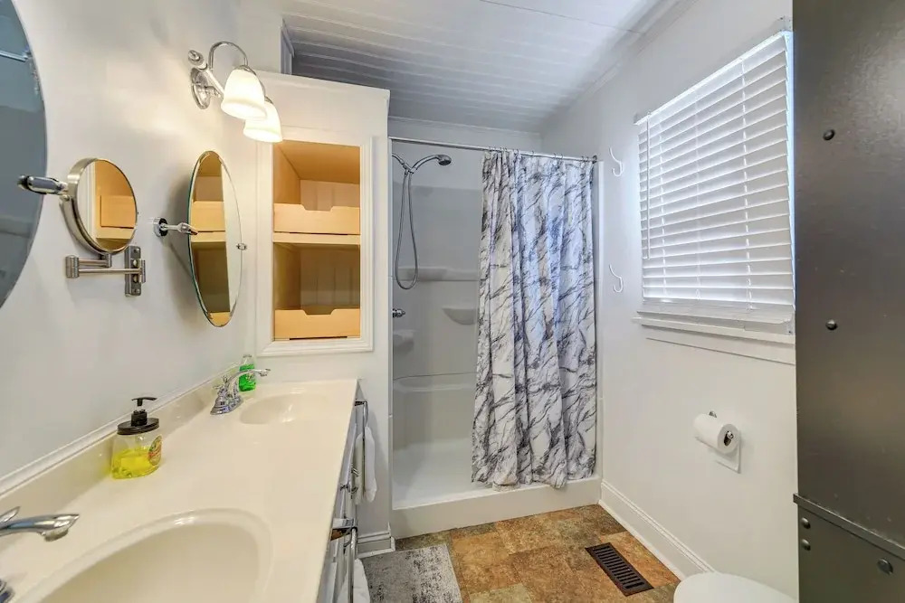 7 Mi to Neuse River! Family Home w/ Poolside Oasis