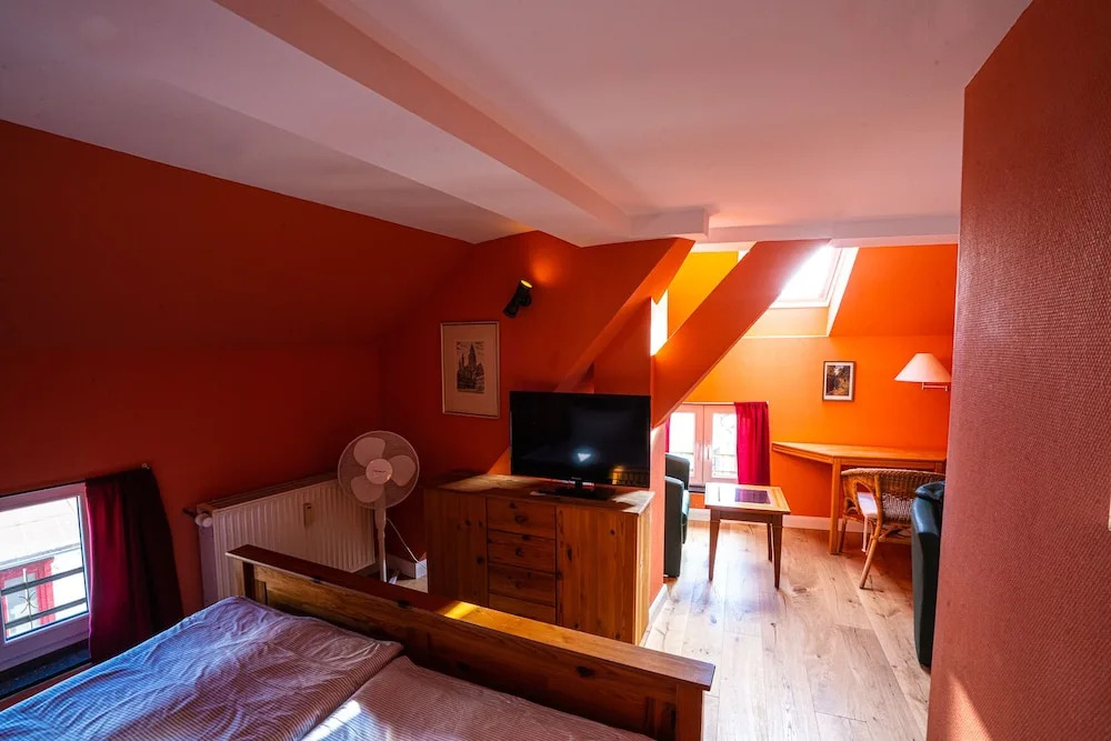 FewoZauber "Pension am Dom", Historische Apartments, Superzentral, 7min zum Schloss
