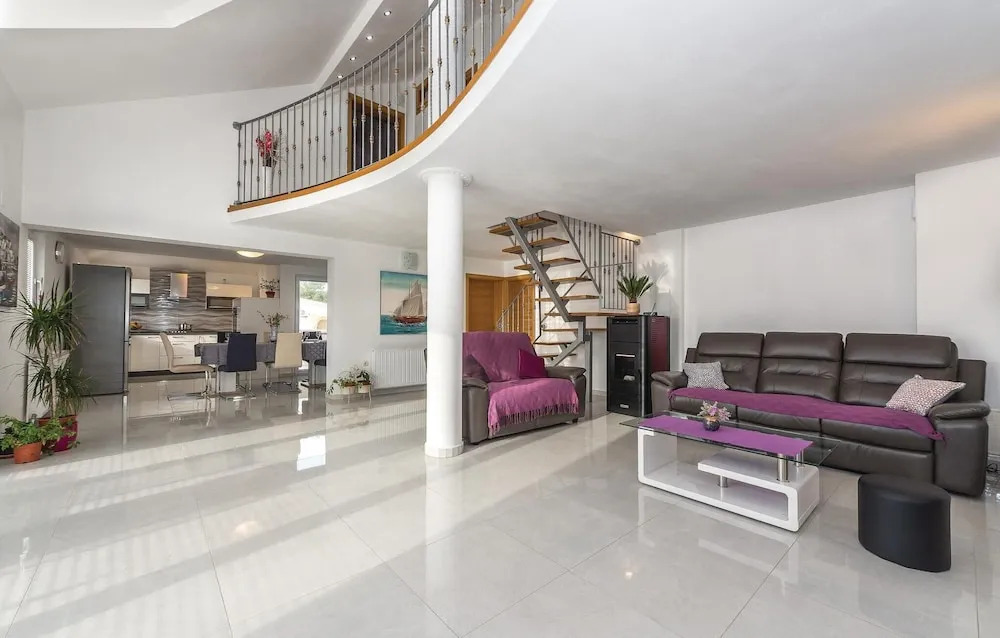 Nice Home in Tribunj With Wifi, 9 Bedrooms and Outdoor Swimming Pool