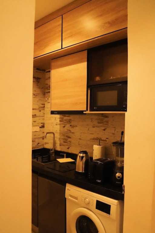 Adeloo Suites
