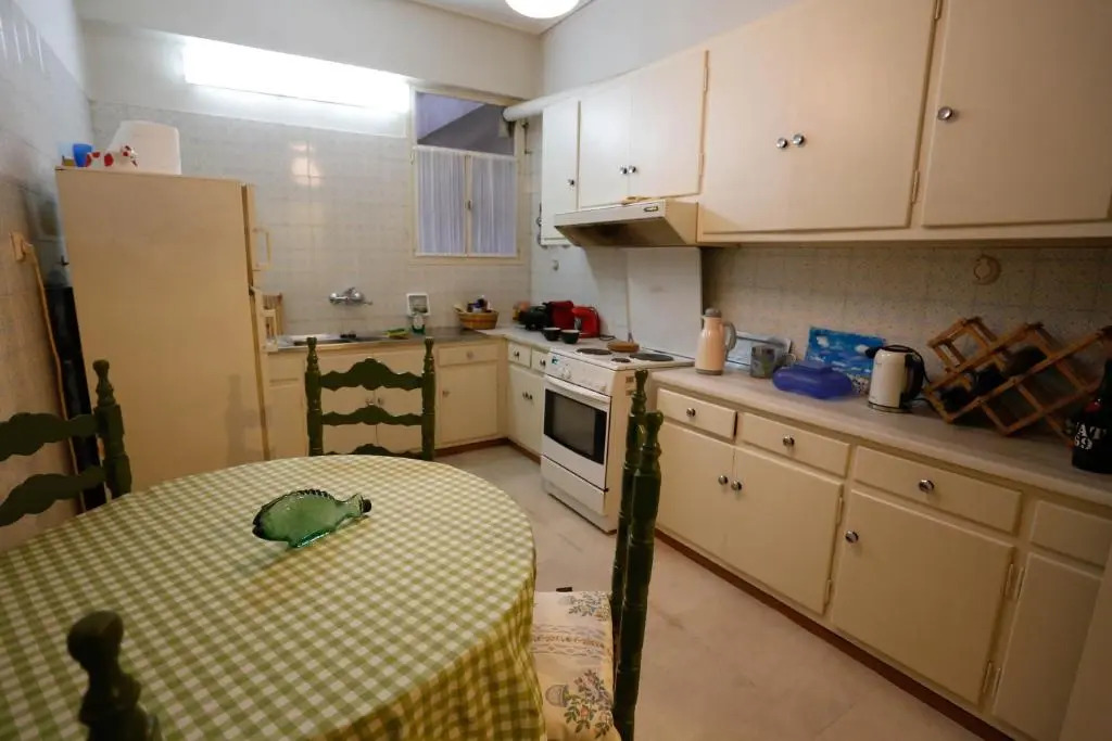 Spacious, big apartment for 6 persons in the center of Athens