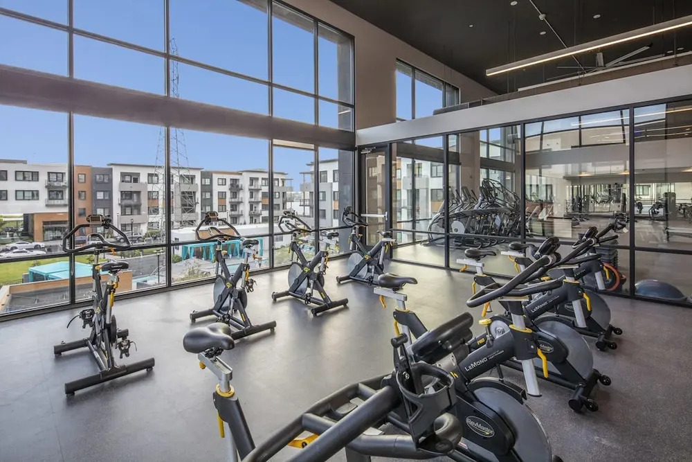 Luxury Condos at Anton Menlo w Pool & Amenities