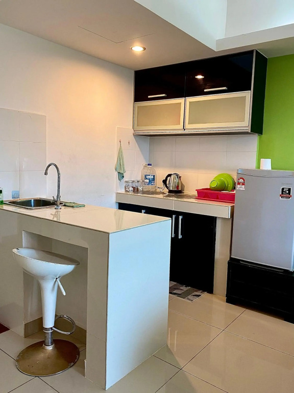 Private Studio Viana Court Service Apartment 2 with private parking