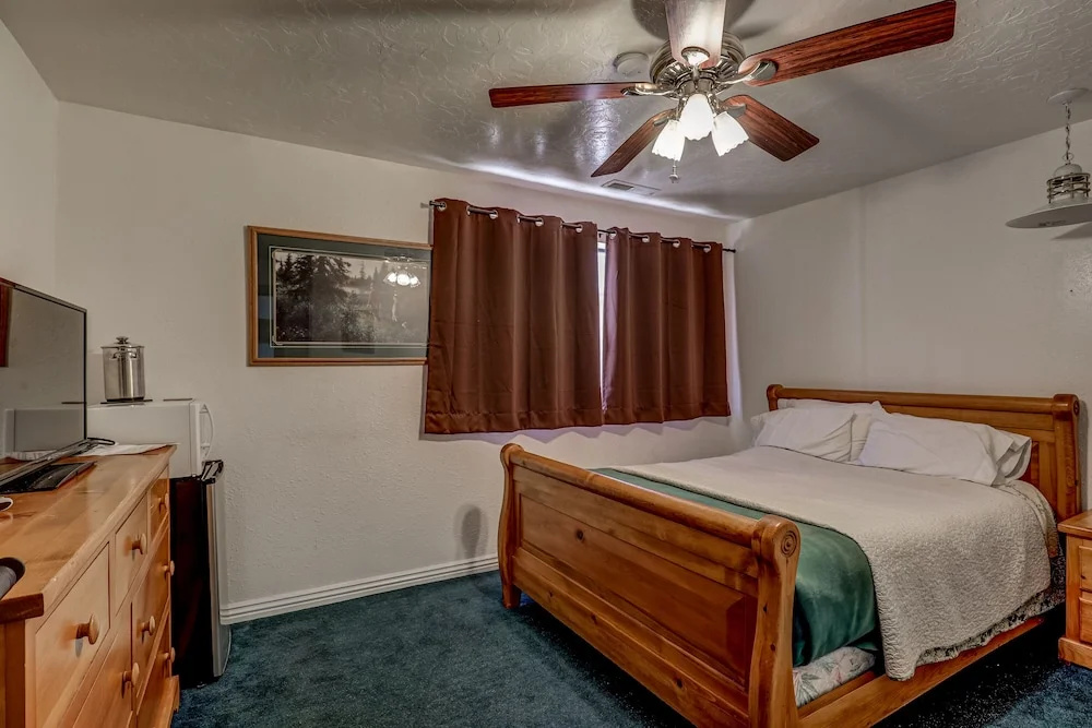 THE SNUGGLE INN