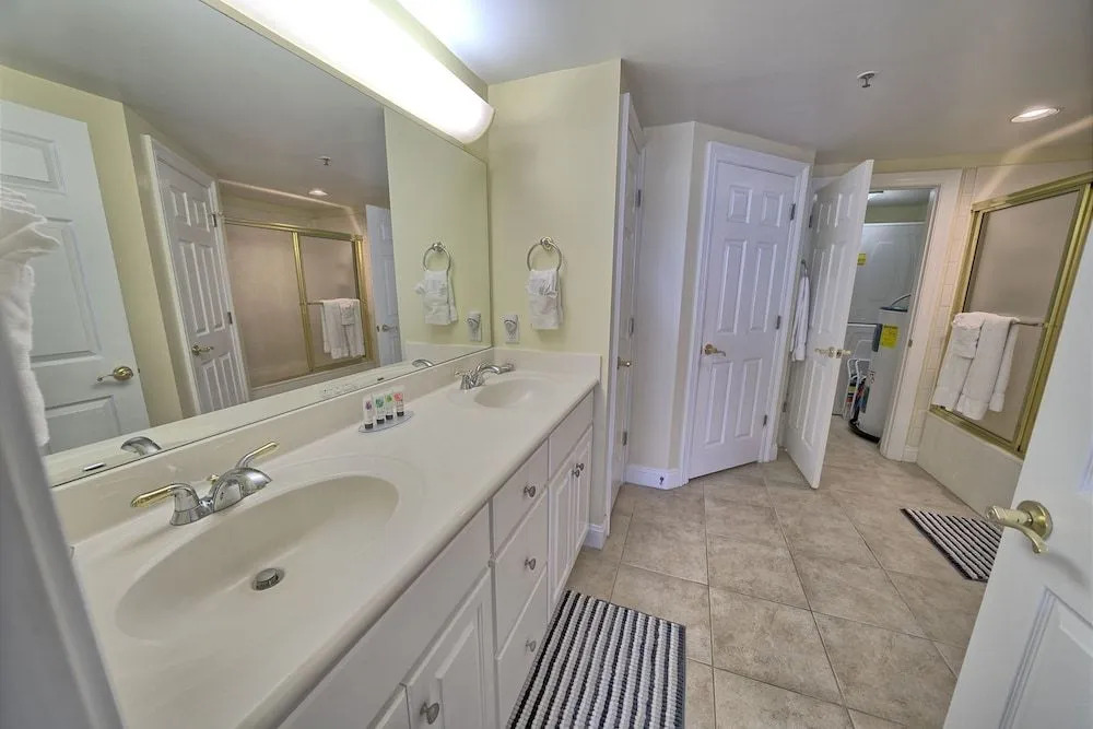 Roomy Condo with Pool and Beach Access - Unit 0502 by RedAwning