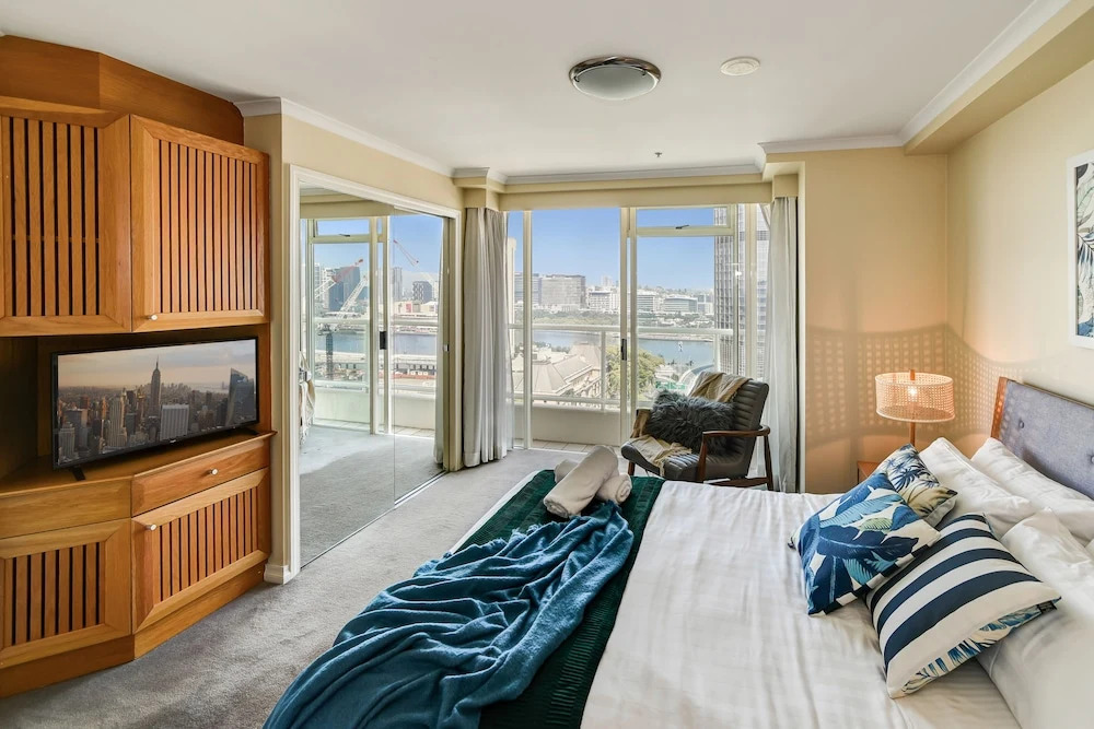 CBD Luxury Oasis, Botanical Gardens & River Views