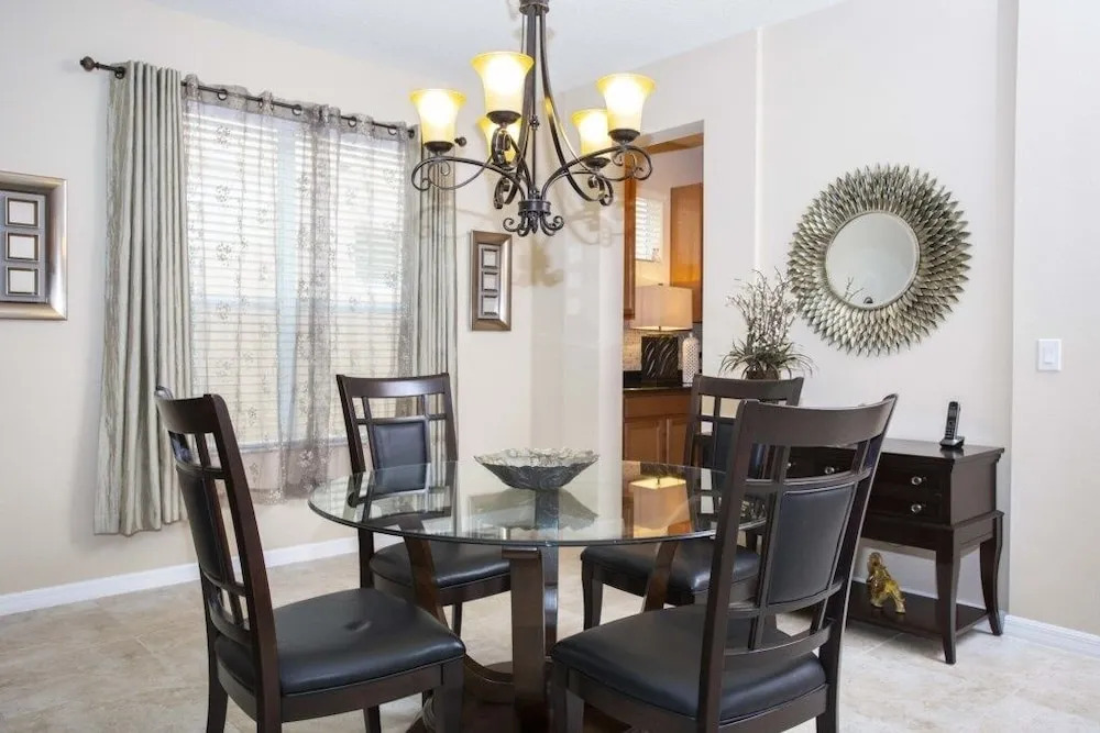 6-bedroom house w/ private pool 10 min from Disney