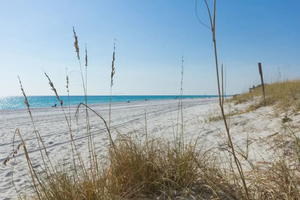 Family Friendly! 3bd, 2BA Home! Close to Beach! HOT Tub!