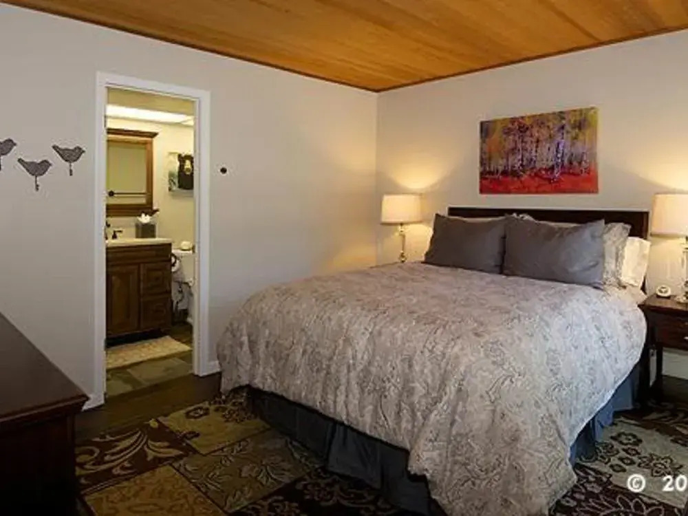 Completely Updated Forest Pines Condo by RedAwning