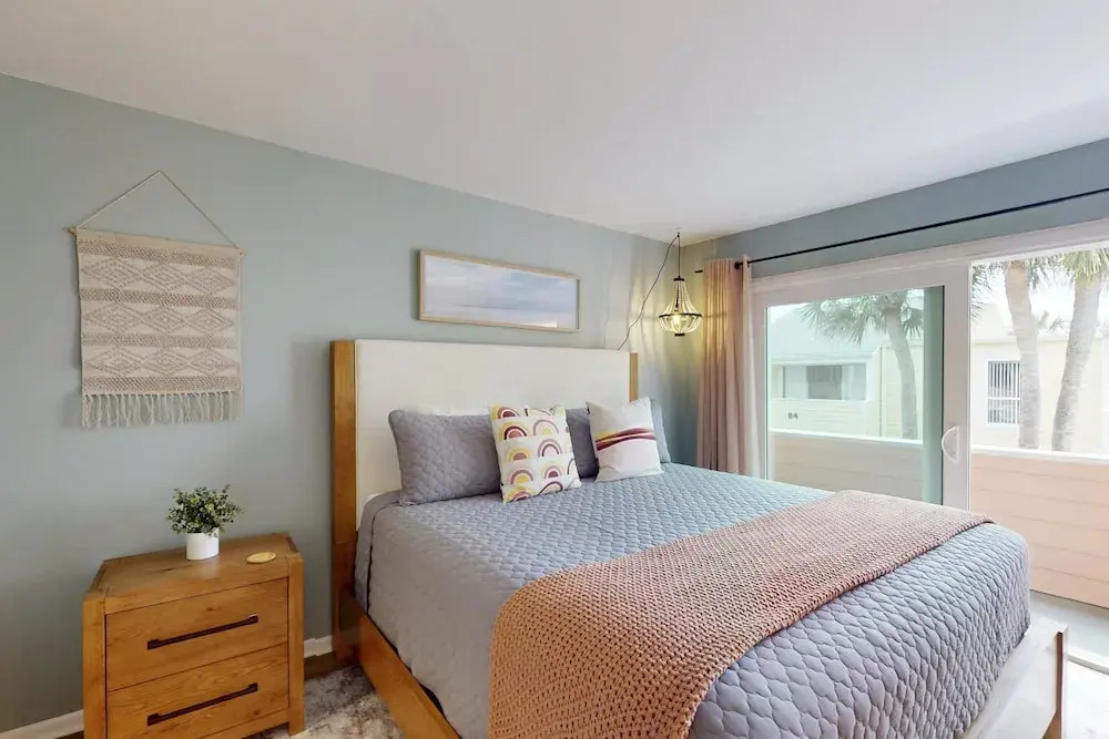 Spacious Condo With 2 Private Balconies, Beach Access and Pool