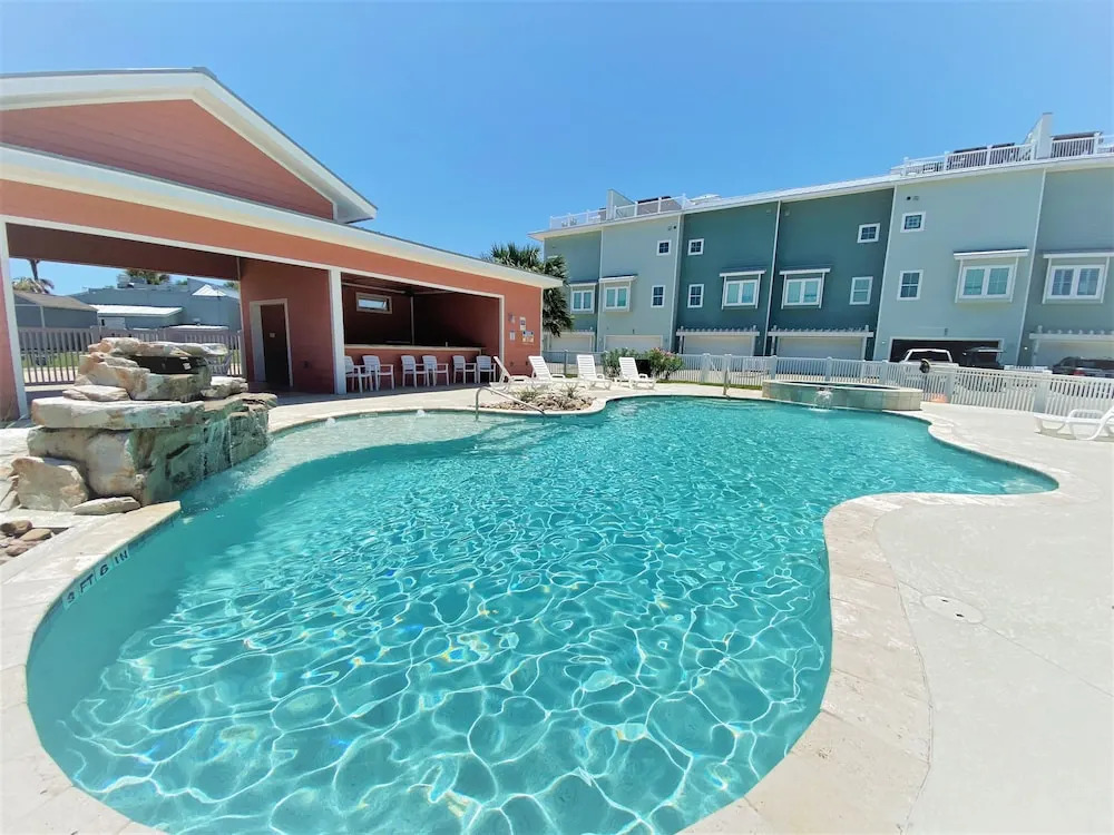 Marina's Edge 3 Bedroom Townhouse by Redawning