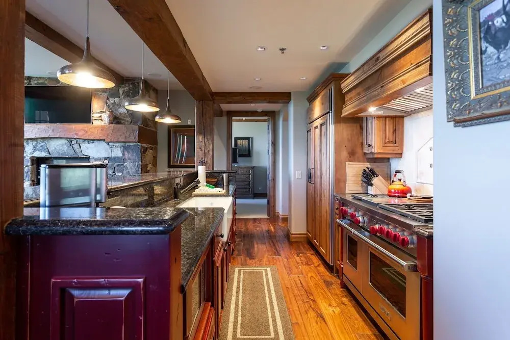 Grand Lodge - Three Bedroom #301 - Ski-in/ski-out 3 Condo