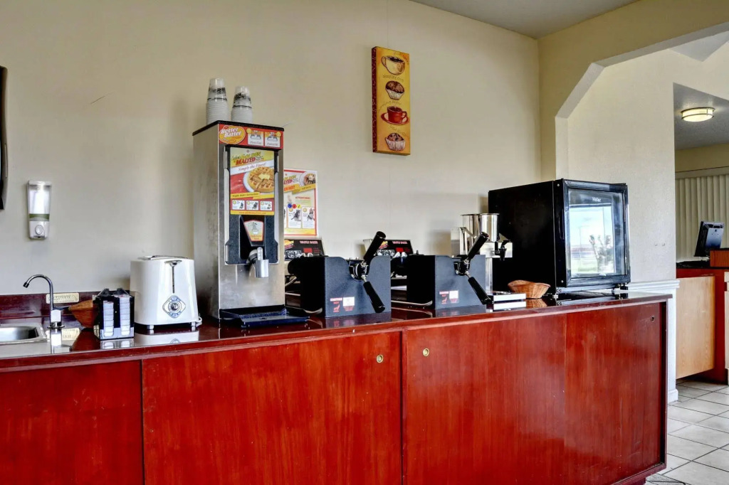 OYO Woodland Hotel and Suites
