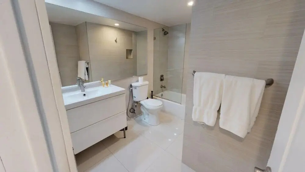 Premium 1 Bedroom +den Ocean View Or925