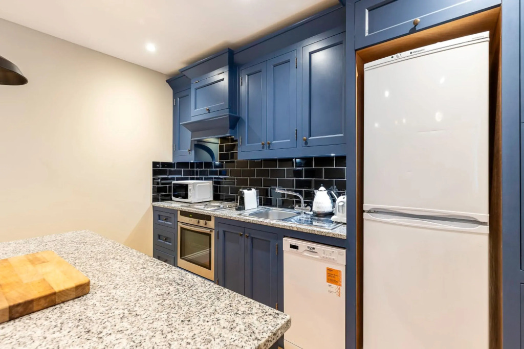 Colourful Studio Near Clapham Common!