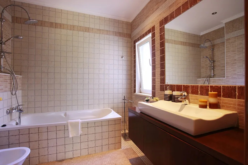 Outstanding Villa Very Well Located Near The Beach