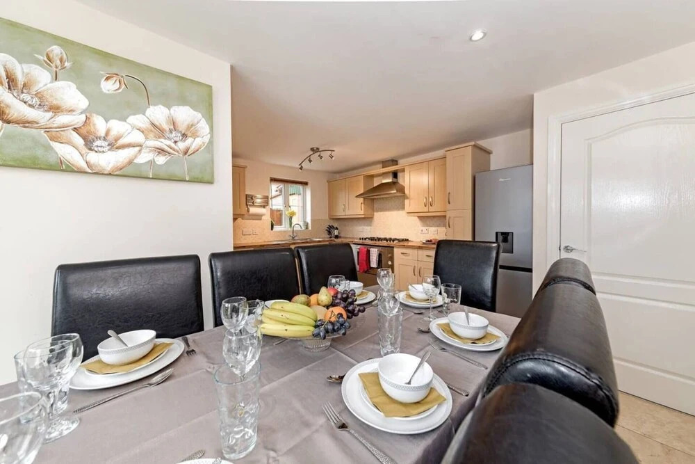 Large 5BR Home in Bedford Ideal for big Groups
