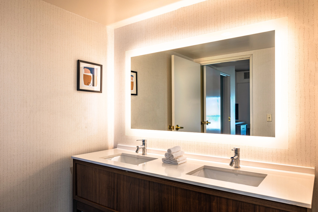 Holiday Inn & Suites Oakland - Airport by IHG