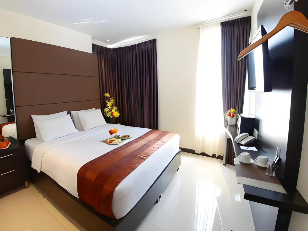 Life The One Makassar