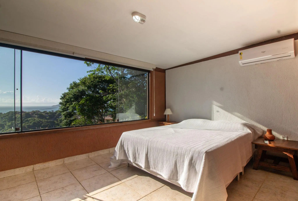 Contato com a Natureza, Vista para o Oceano e Seis Quartos Por Luxury Rentals
