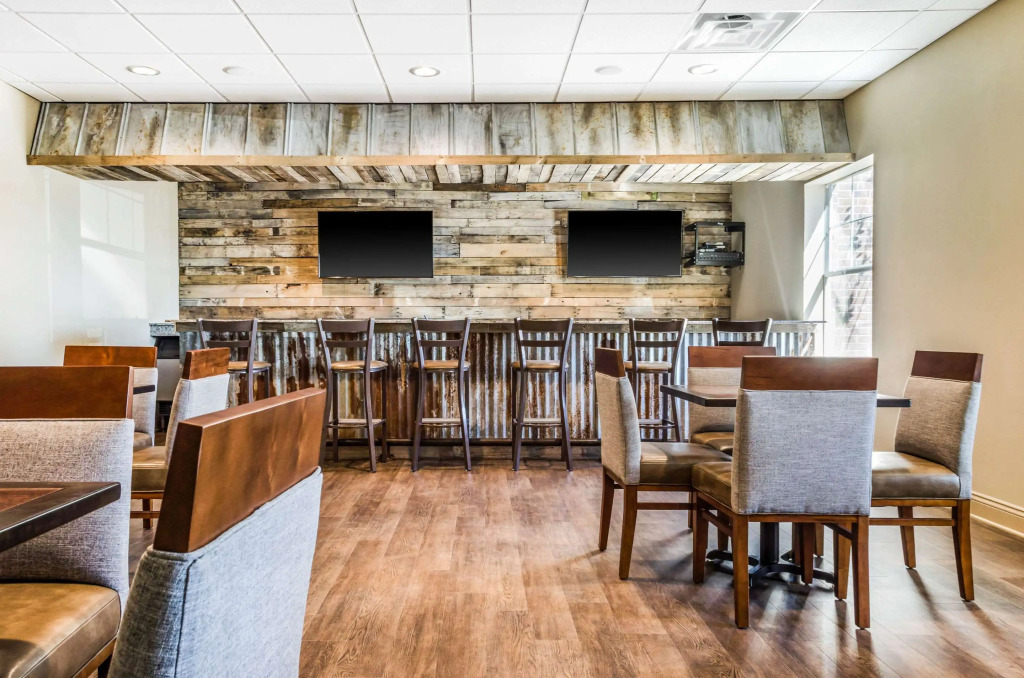MainStay Suites Hackberry Sportsmans Lodge