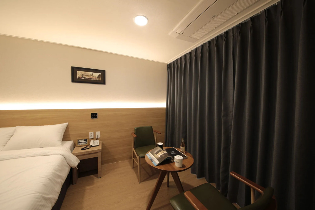 Harbor Hotel