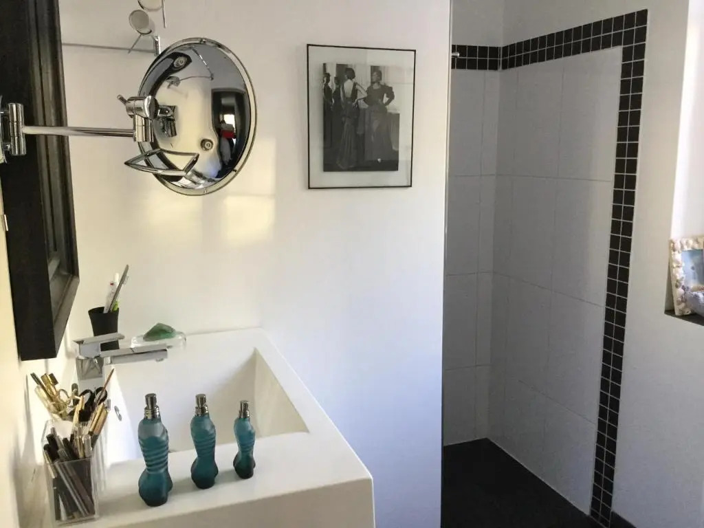 Chambre 1 personne avec terrasse centre ville Marseille 3 nuits min , femme uniquement
