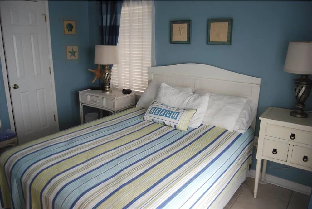 Surf Side Shores 2201 by RedAwning