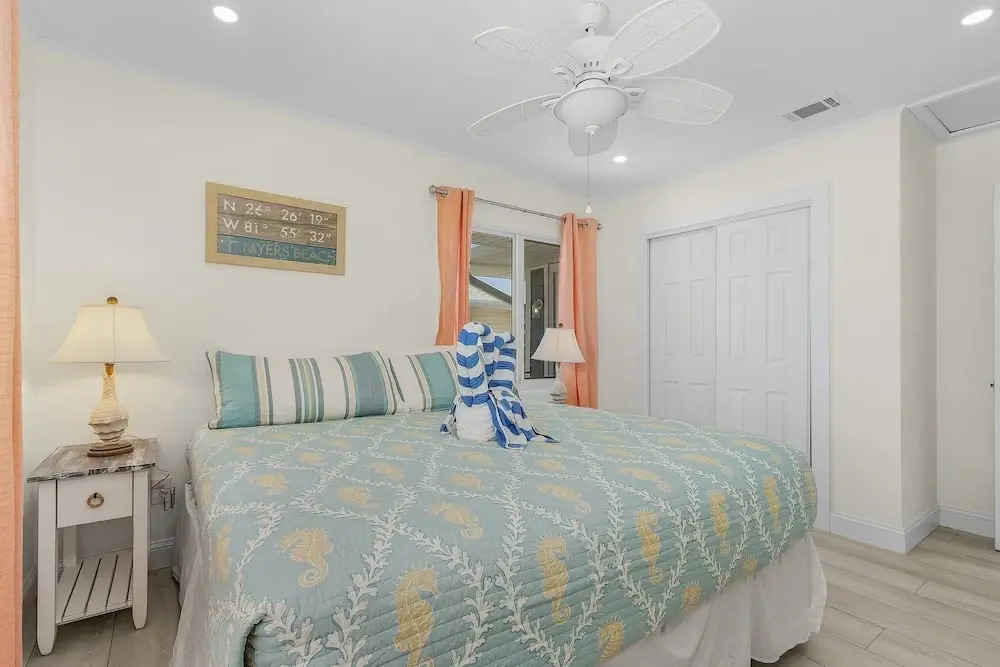 920 Bay Breeze Bungalow: Stunning Bay View Home W/ Heated Pool! 2 Bedroom Home
