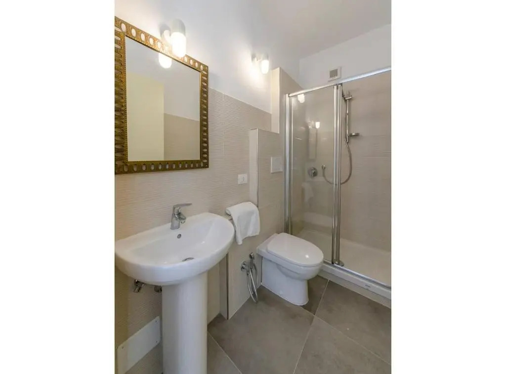 ALTIDO Apt Suitable for Families up to 8, with Parking